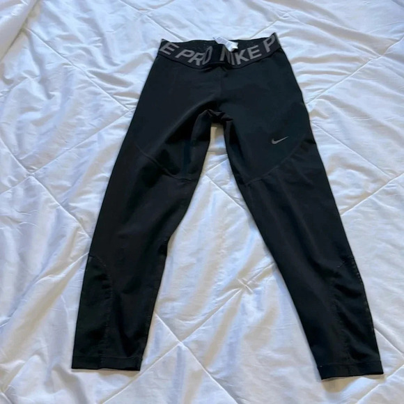 Nike Pro black legging Capri size medium - Picture 1 of 4